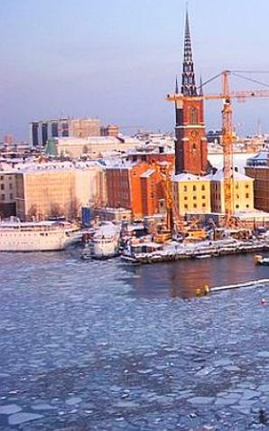 Mieszkanka Szwecji podziękowała katowickim policjantom za profesjonalizm i uratowanie życia jej 70-letniej matki