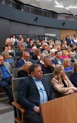 O podwyżkach dla nauczycieli, wzroście subwencji oświatowej oraz zmianach w podstawie programowej i likwidacji prac domowych Katarzyna Lubnauer w Kielcach