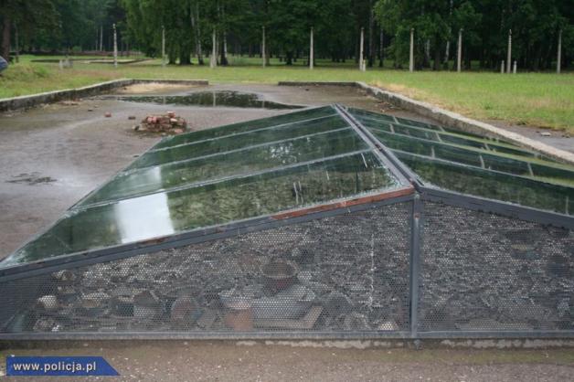 Wynieśli pamiątki z Auschwitz – Birkenau