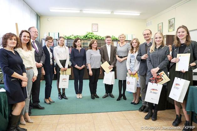 Poezja w tłumaczeniu Karla Dedeciusa w warszawskim liceum