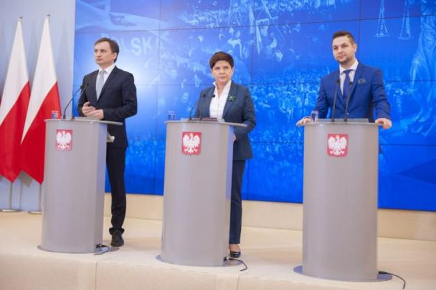 Premier Beata Szydło przedstawiła przewodniczącego komisji weryfikacyjnej ds. reprywatyzacji