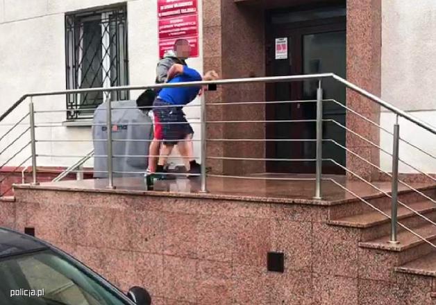 Atakował kobiety wracające w nocy do domu - został aresztowany