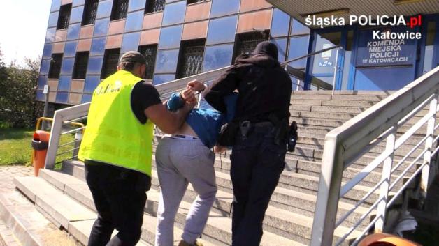Katowice: Zarzuty dla 37-latka, który uciekał kradzionym autem