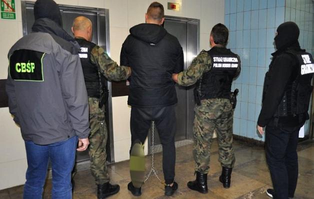 Rozbito zorganizowaną grupę przestępczą zajmującą się obrotem narkotyków i dopalaczy