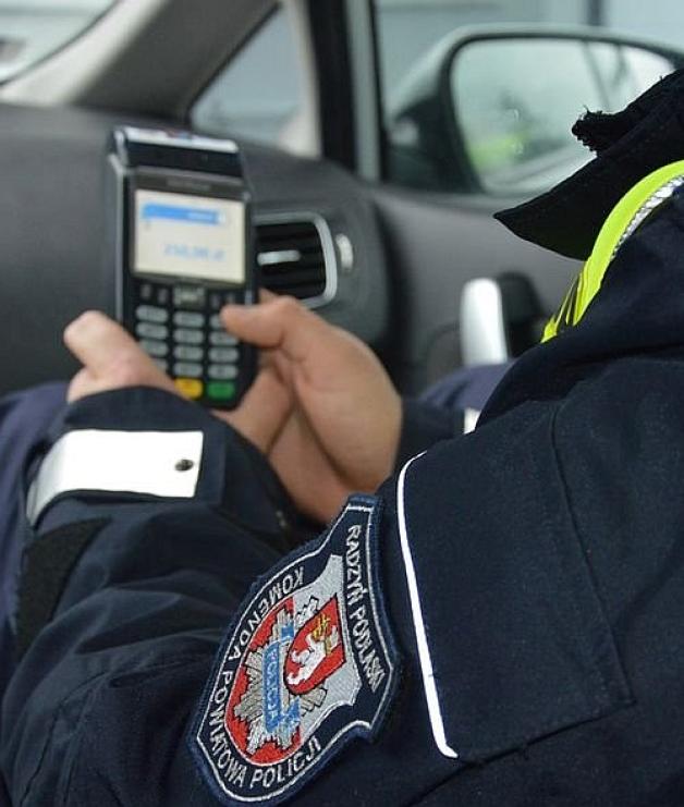 Za mandat drogowy w Polsce możemy już płacić kartą