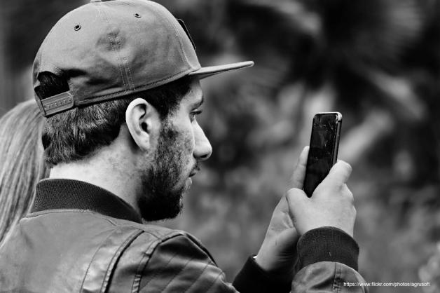 Policjanci ostrzegają! Uważajmy na oszustów działających metodą 